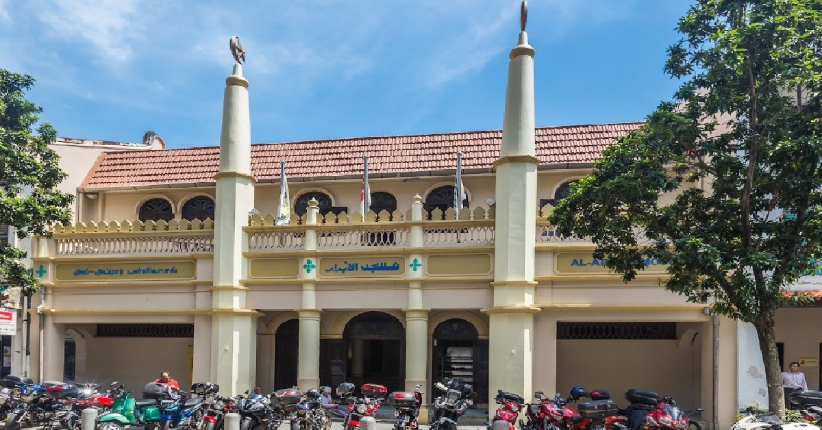 MAN TAKE RAW PORK BONE AND THROW INTO MOSQUE @ TELOK AYER