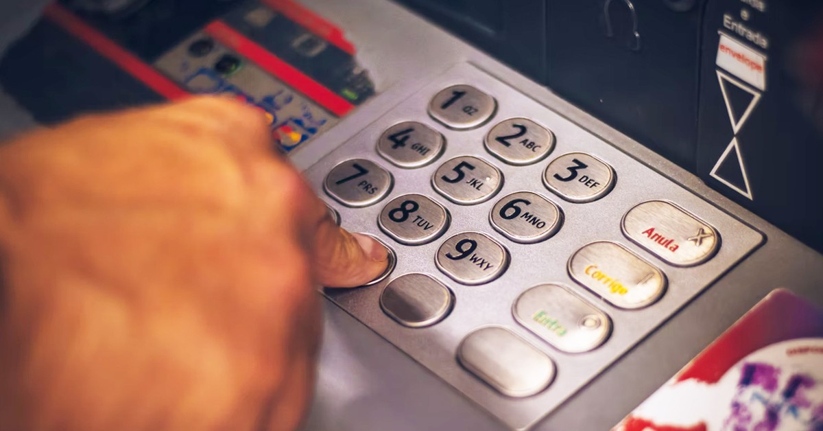 MAN SAVED $500,000 IN 20 YEARS WITH AN AVERAGE SALARY
