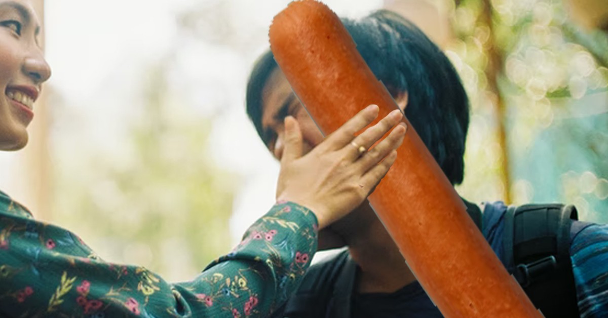 SISTER SLAPS BROTHER’S HOT DOG WHEN ANGRY, USE IT AS PUNCHING BAG