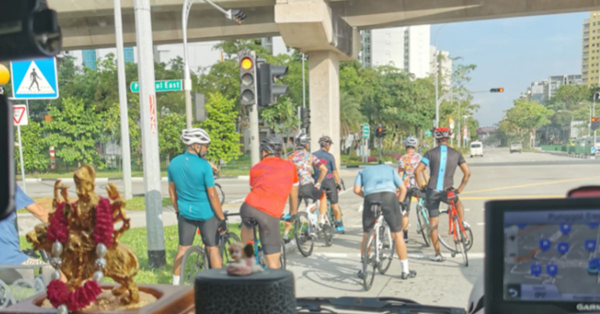 TOUR DE FRANCE GATHERS IN A GROUP OF 7 AT PUNGGOL TO SHOW THEIR ABOVE THE LAW