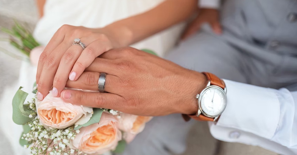 MAN STRESSED OVER BTO DECIDES TO BREAK OFF WITH GIRL