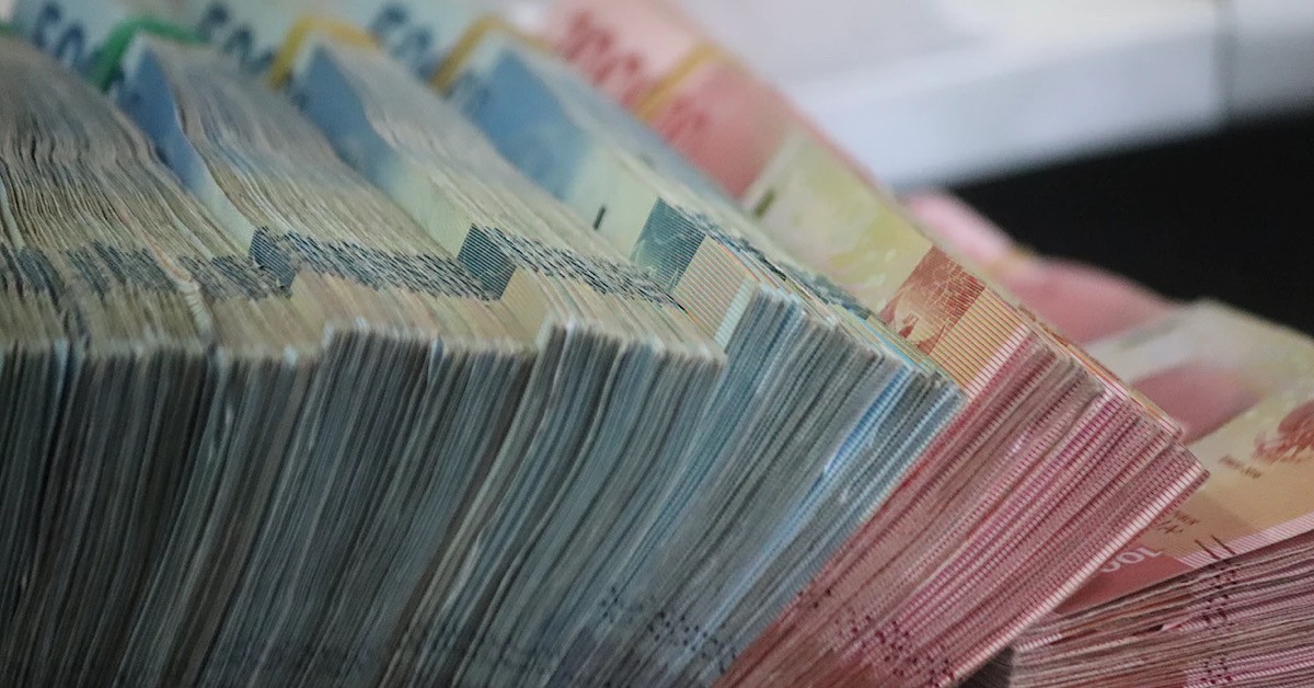 BOY OUTSMARTS SISTER TO GET A BIGGER SHARE OF MONEY FROM PARENTS