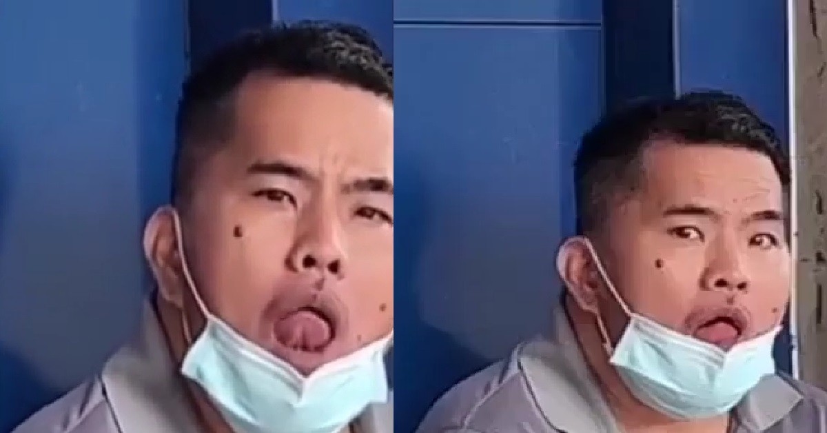 UNCLE “LICKY LICKY” HIS TONGUE TO DEMONSTRATE HIS TALENT