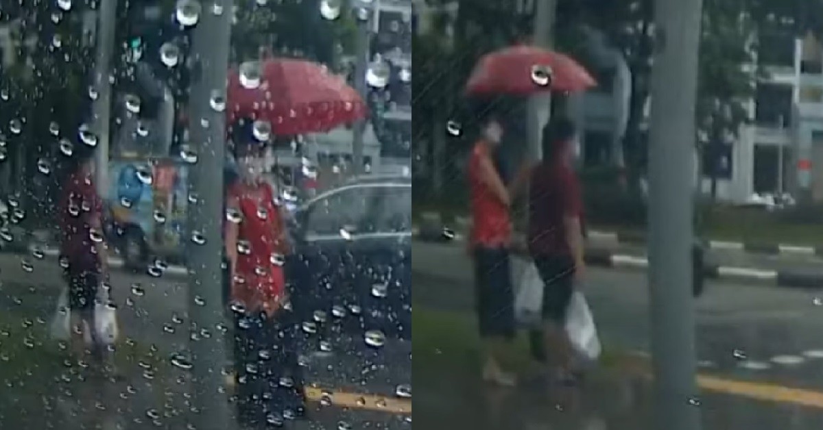 KIND WOMAN SEES AUNTIE DRENCHED IN RAIN, SHARES HER UMBRELLA