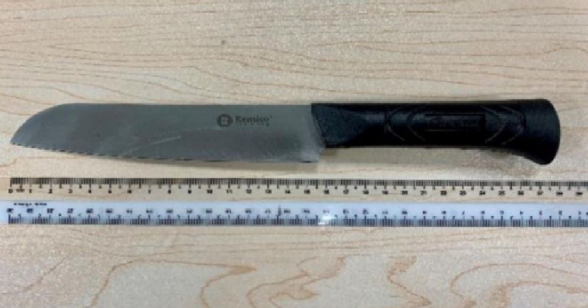 AH PEK ALLEGEDLY HAD A KNIFE WITH HIM @ CLEMENTI COFFEESHOP, ARRESTED