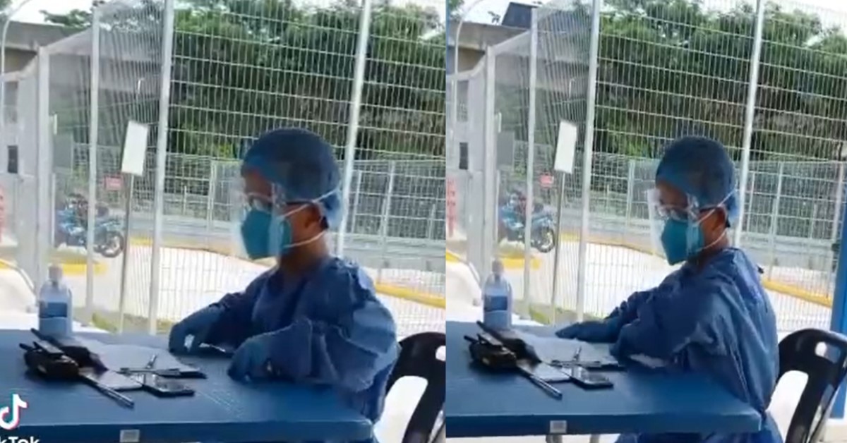 SWAB WORKER PRETENDS TO PLAY MAHJONG AT WORK BECAUSE HE’S BORED