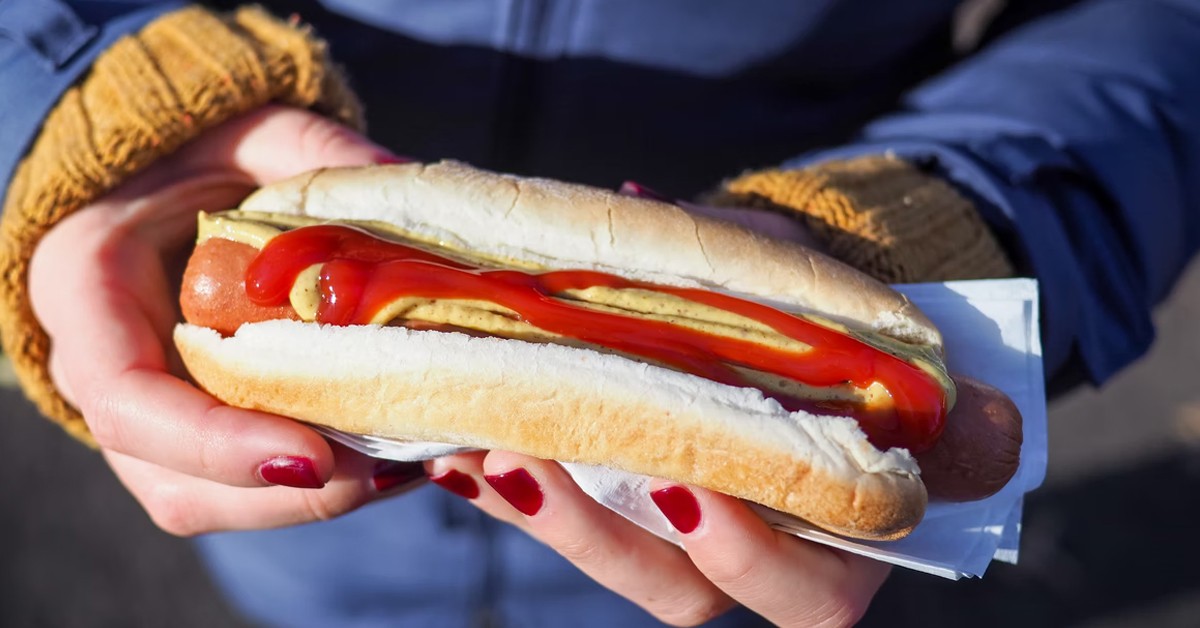 BF ANNOYS GF BY SUDDENLY DROPPING HIS PANTS & STARTS DANGLING