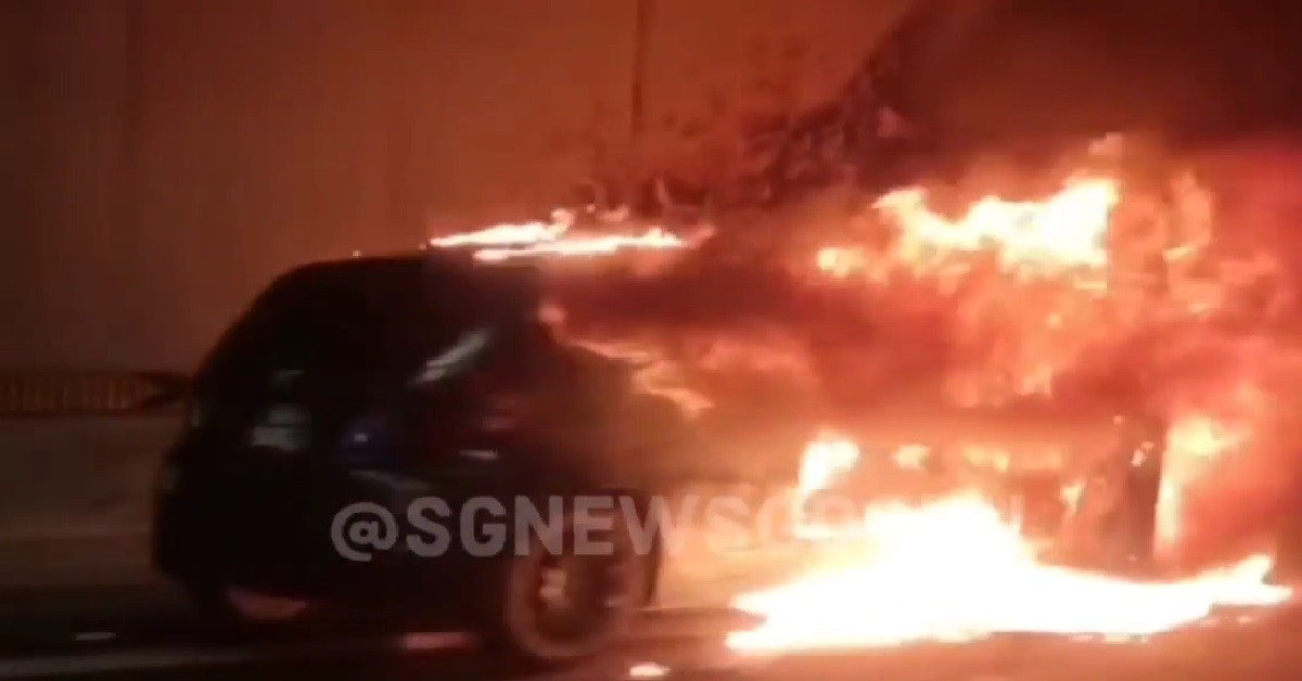 CAR ON FIRE INSIDE TUNNEL, BURN UNTIL WALLS & ROAD TURN BLACK