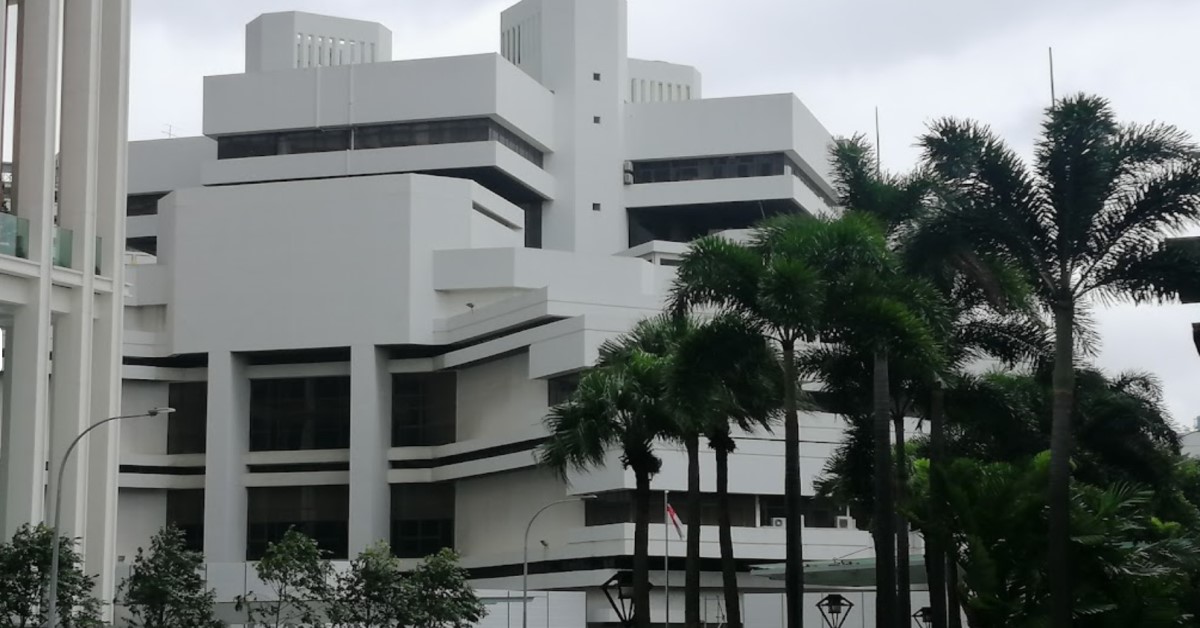 MAN CHARGED FOR POSING AS GYNAECOLOGIST & ASKING WOMAN FOR PICTURES OF HER GENITALS