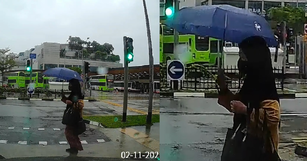 JAYWALKING MAKCIK SLOWLY WALKING, THINK HER FATHER OWN THE ROAD