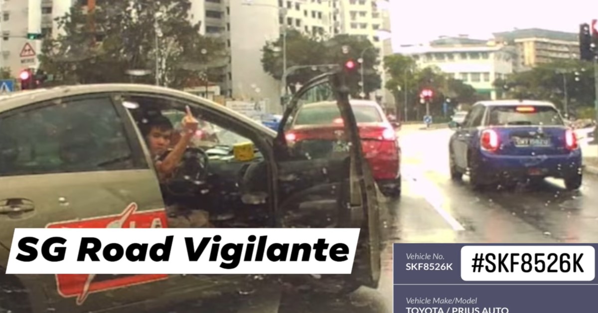 DRIVER USES MIDDLE FINGER TO BOOST HIS FILTERING LANE CHANCES