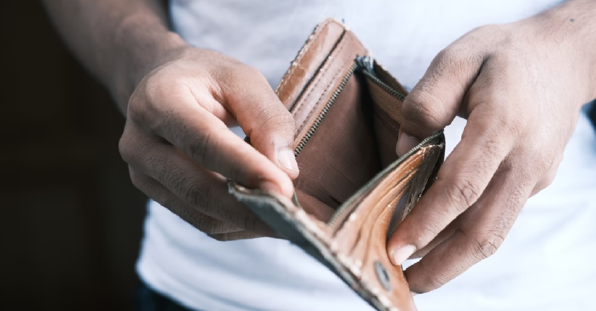 MAN SPENT MONEY FREELY BECAUSE “MONEY CAN BE EARNED BACK”, NOW JOBLESS & BROKE