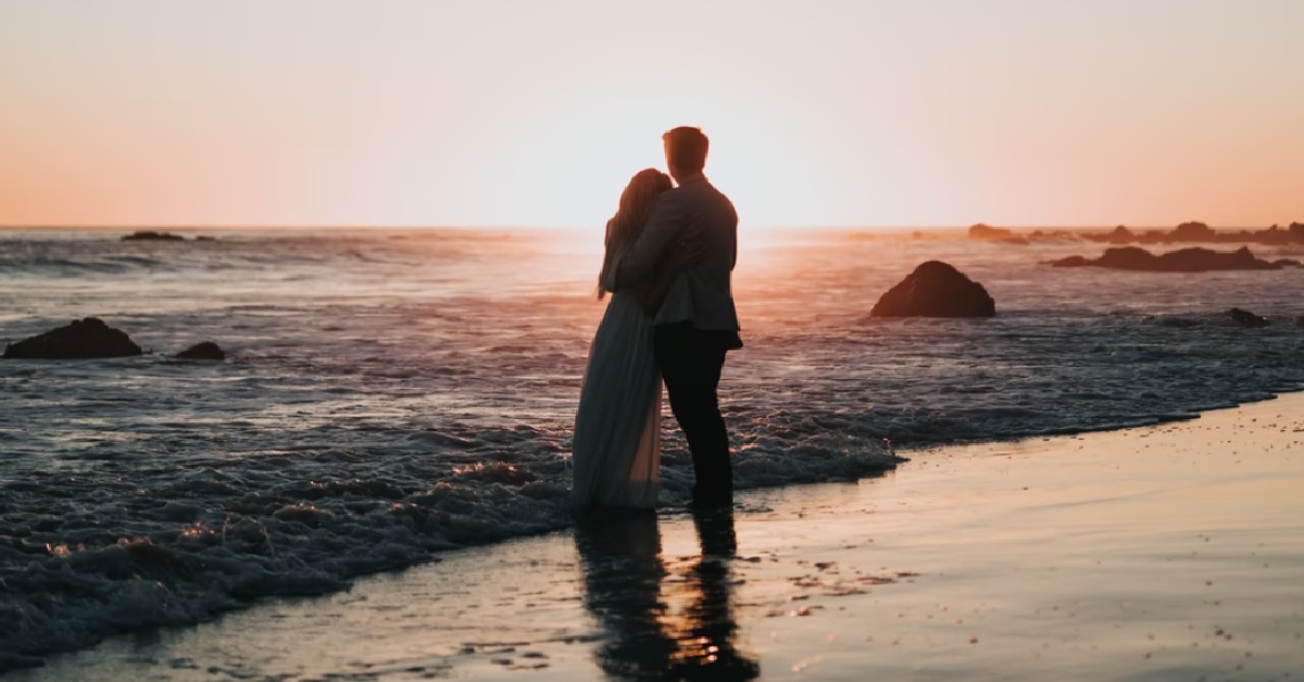 MARRIED WOMAN WITH DAUGHTER THINKING ABOUT EX-BF, WHO IS ALSO MARRIED