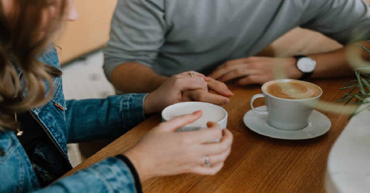 GIRL FEELING SAD, BF MAKE HER FEEL WORSE INSTEAD OF COMFORTING HER