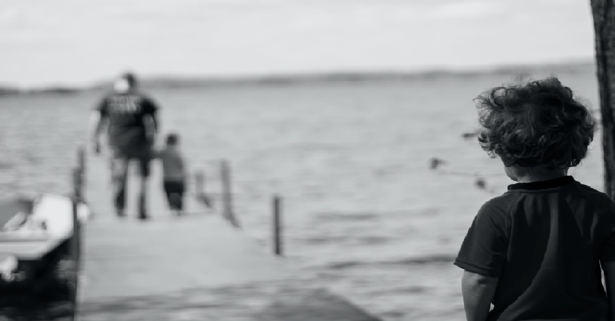 GIRL HATES HER FATHER FOR BEING TOXIC, BEATS HIS CHILDREN & SHOUTS AT WIFE