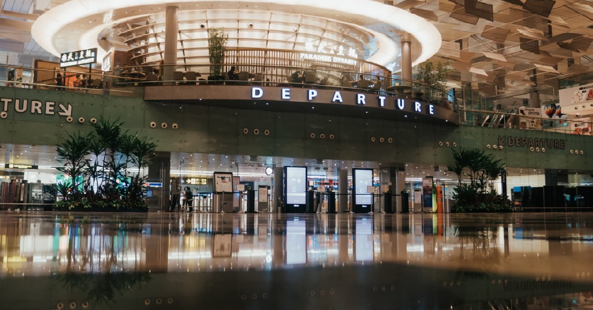 S’PORE’S FIRST POSSIBLE OMICRON VARIANT CASE IS AIRPORT FRONTLINE WORKER