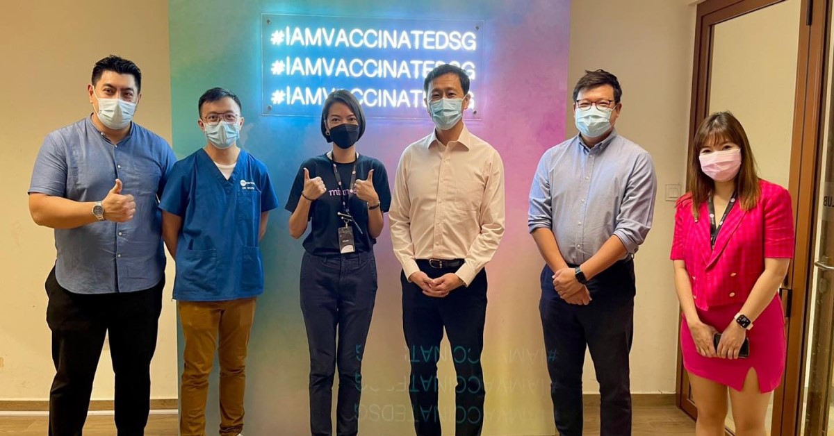 ONG YE KUNG VISITS PAEDIATRICS VACCINATION CENTRE PREPARING TO VACCINATE CHILDREN