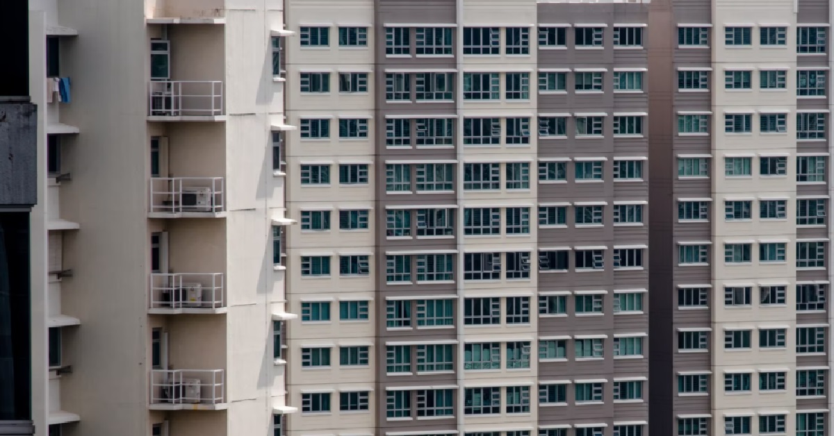GUY’S MOTHER ASKED HIM TO PAY RENT FOR LIVING WITH HER, ASKS IF HE SHOULD MOVE