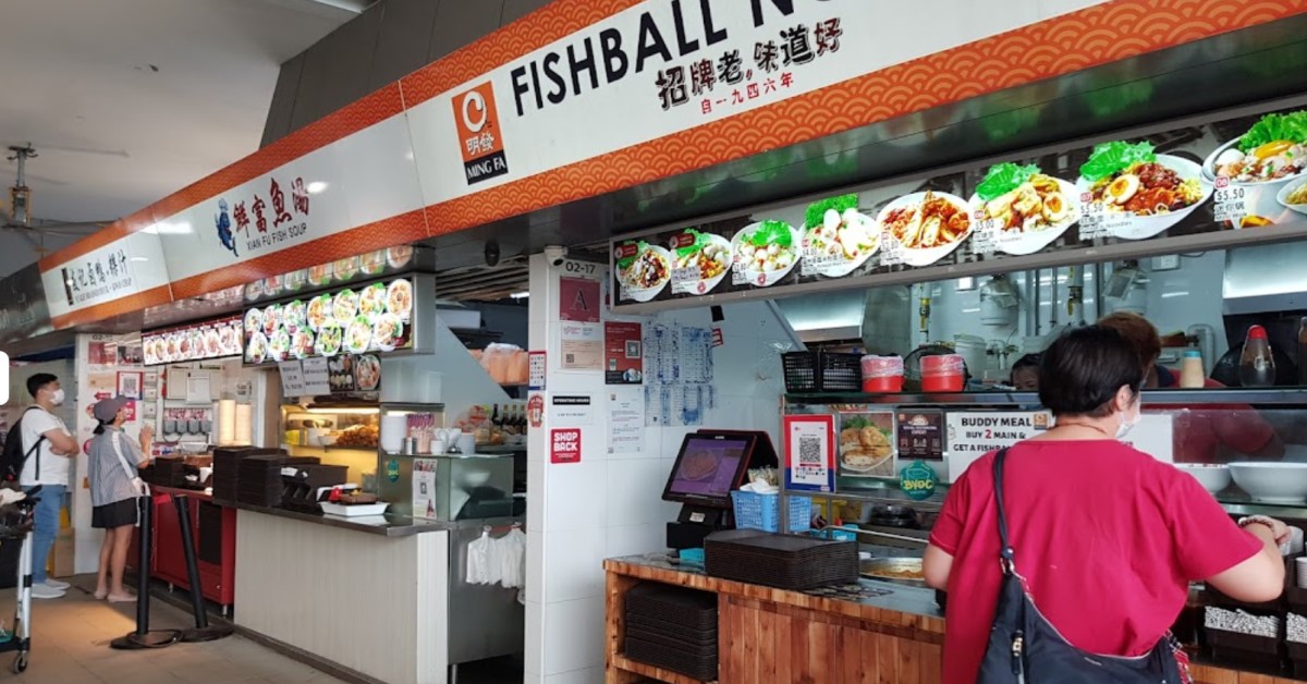 ANGRY SAF REGULAR THROWS HOT SOUP AT HAWKER ASSISTANT FOR GETTING ORDER WRONG