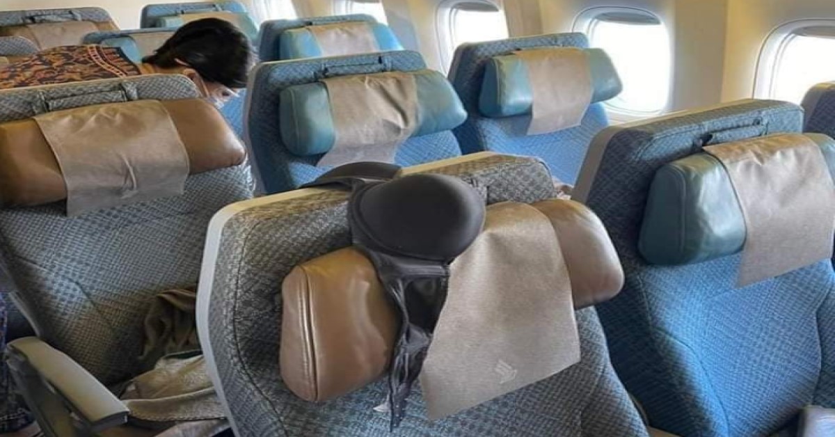 PASSENGER LEFT BRA AS SOUVENIR ON FLIGHT, NO ONE WANTS TO CLAIM IT