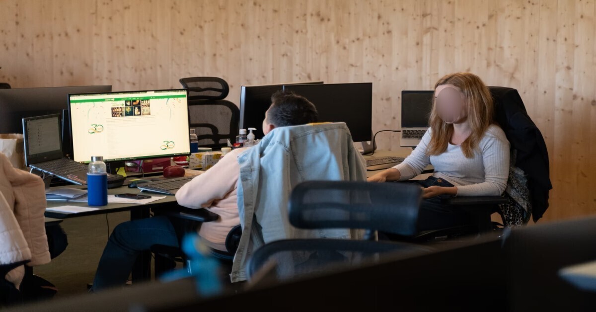 GUY HAS CRUSH ON COLLEAGUE, CANNOT STOP THINKING ABOUT HER