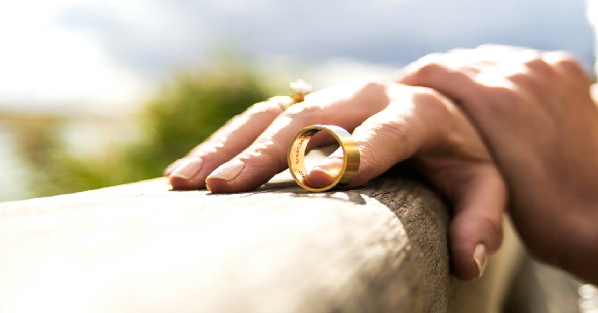 GIRL GLAD PARENTS ARE DIVORCING, NO MORE LISTENING TO THEM KPKB