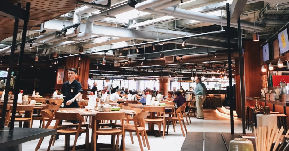 OLD MAN SHOUTED AT COUPLE FOR NOT GIVING UP THEIR SEATS TO HIS FAMILY @ EATERY