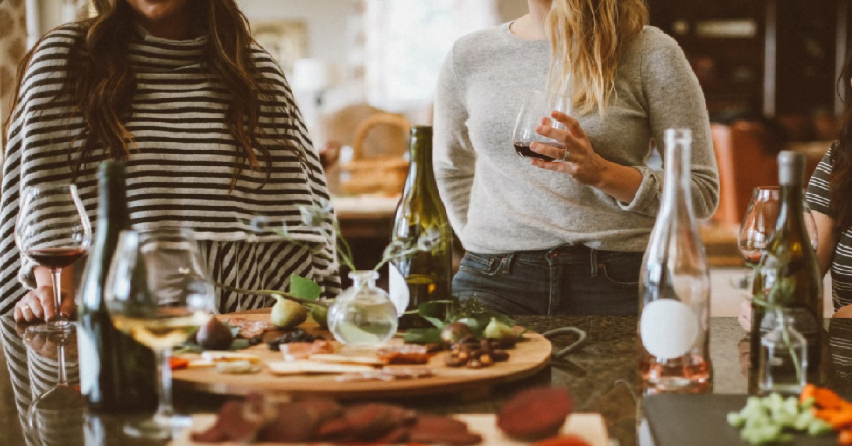 GIRL DOESN’T KNOW HOW TO TELL BROTHER THAT THEIR FATHER HATES HIS WIFE