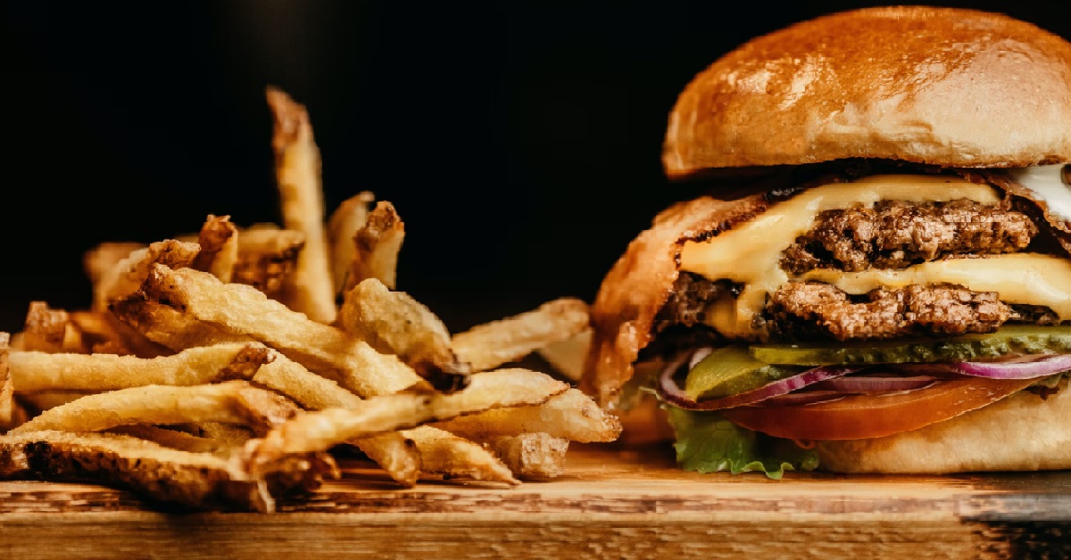 GF SAYS SHE DOESN’T WANT TO EAT, BUT WHEN BF BUYS FOOD, SHE EATS IT