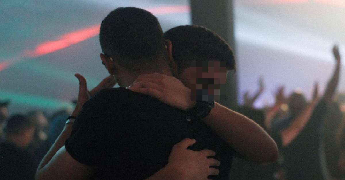 GUY CHEATED ON GF WITH MALE FRIEND, SAYS IT WAS “AMAZING”