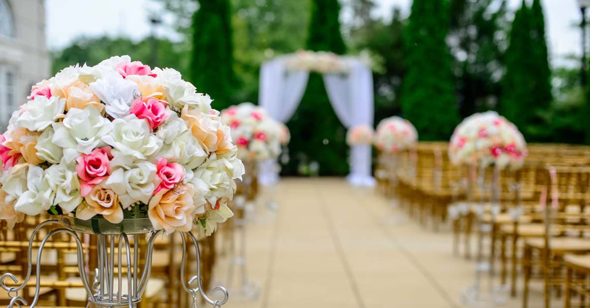 FATHER’S LOVER WANT TO WALK DAUGHTER DOWN THE AISLE, ARGUMENT