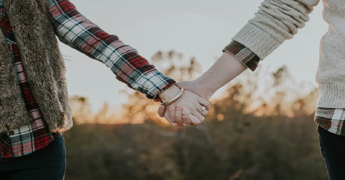GIRL IN LOVE WITH MARRIED MAN, SAYS SHE “HAS A RIGHT TO KNOW HOW HE FEELS”