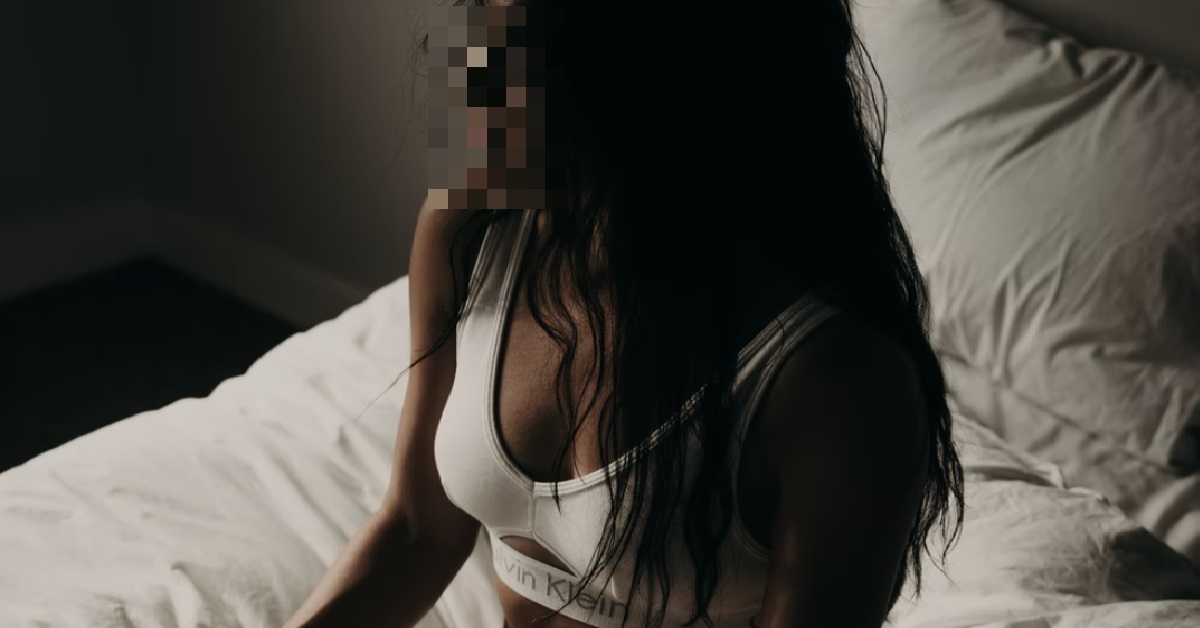 GIRL REVEALS ADDING EXTRA PADDING IN HER BRA TO MAKE HER CHEST LOOK BIG