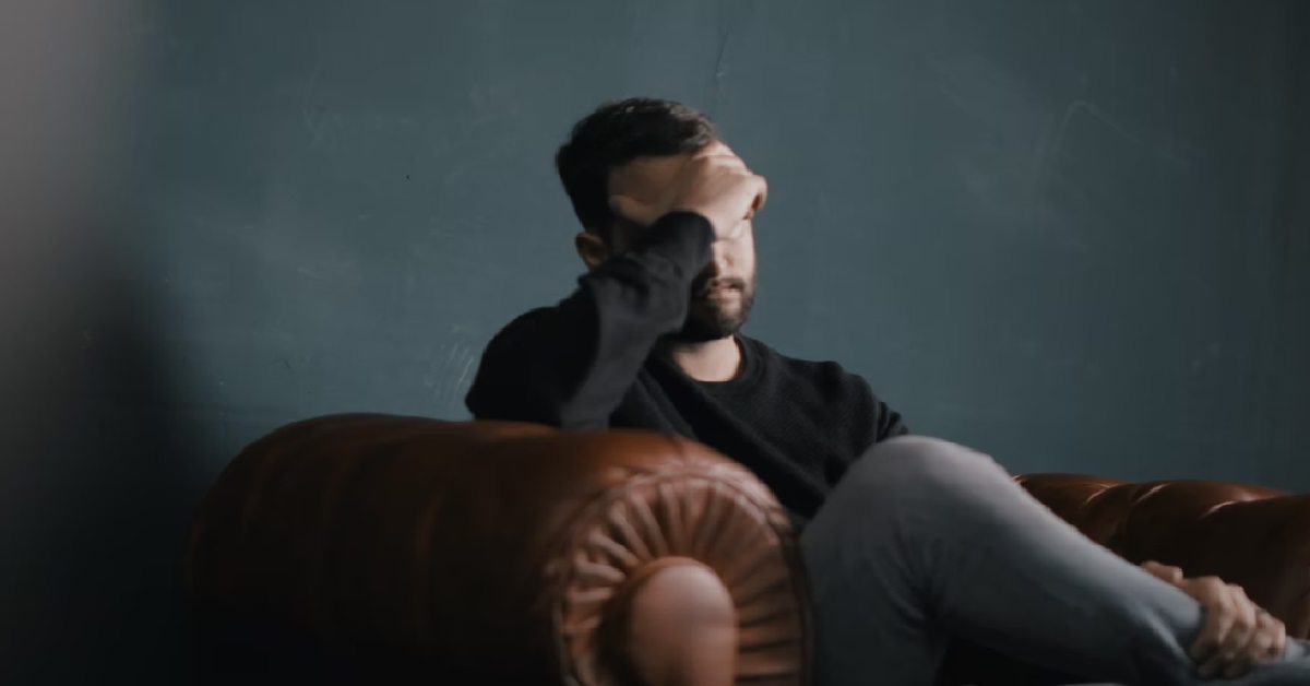 GUY HAS A LOVE-HATE RELATIONSHIP WITH PARENTS – THEY DON’T LISTEN TO HIM