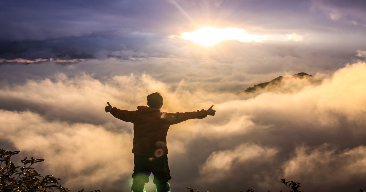 PERFECTIONIST GUY LOSES FRIENDS BECAUSE THEY CANNOT STAND HIM, NOW WANTS CHANGE