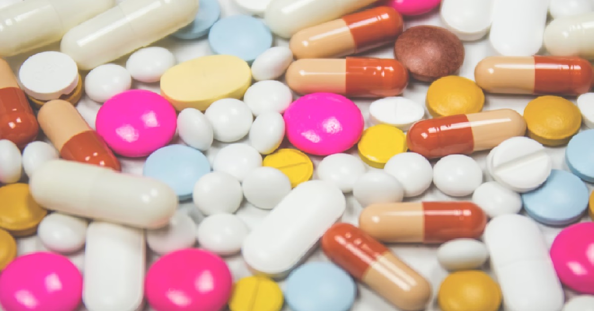 GIRL ADDICTED TO PAIN MEDS, CAN’T STOP TAKING THEM BECAUSE IT MAKES HER FEEL GOOD