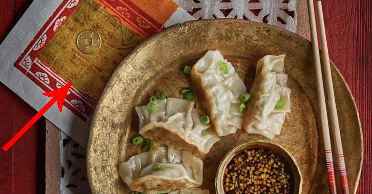 ANG MOH MEDIA SERVE LUNAR NEW YEAR FOOD WITH INCENSE PAPER