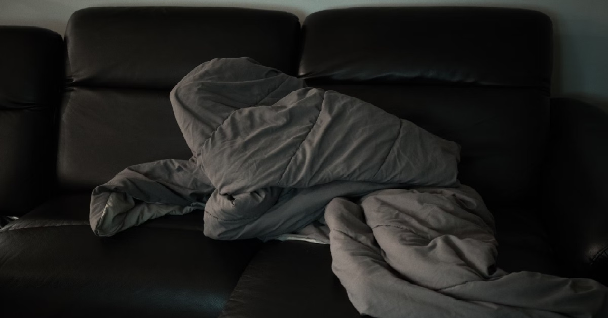 WOMAN REFUSED TO LET BOYFRIEND’S SISTER AND HER FRIEND SLEEP AT HER HOME