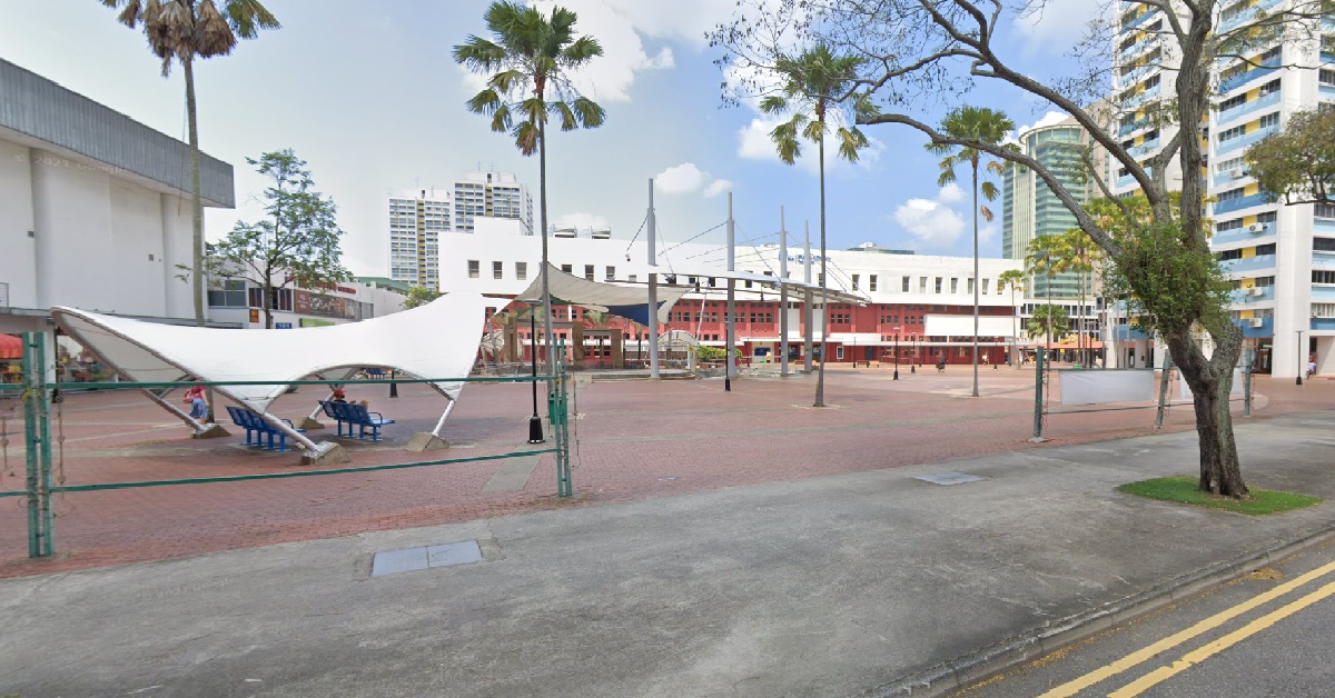 CRAZY MAN ALLEGEDLY OFFERS WOMAN $2 TO WEAR BIKINI AT TOA PAYOH