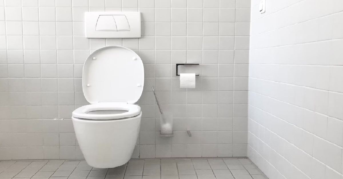 GUY STOMACH PAIN, HAVEN’T EVEN SIT DOWN ON TOILET BOWL, POOPED ON FLOOR