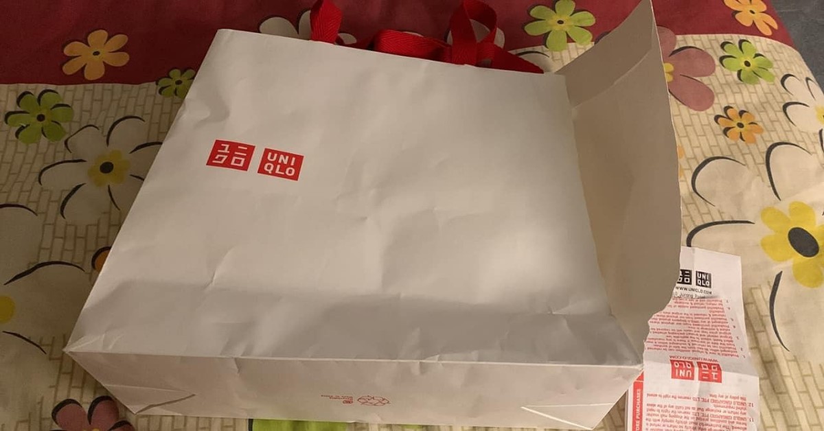 GUY CLAIMS UNIQLO STAFF ASK HIM TO PAY MULTIPLE 10 CENTS FOR CARRIERS