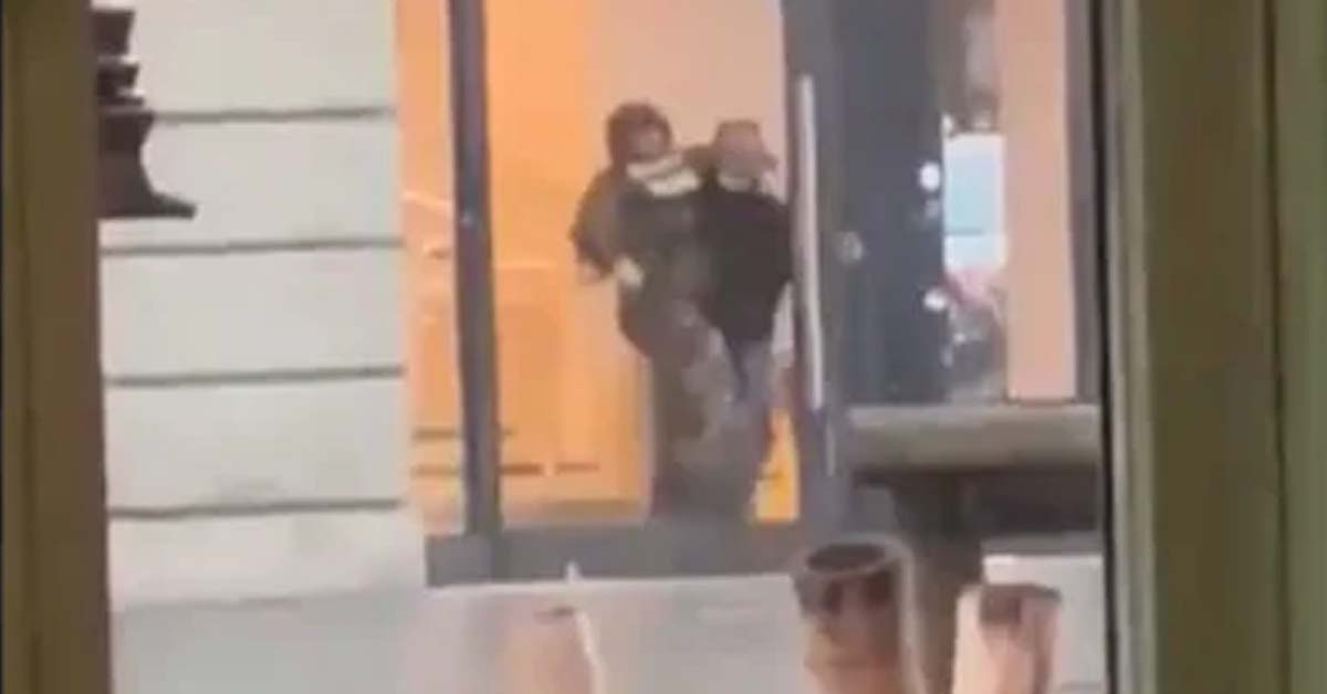 AMSTERDAM APPLE STORE HELD HOSTAGE WITH BOMB, DEMANDS FOR US$230 MILLION