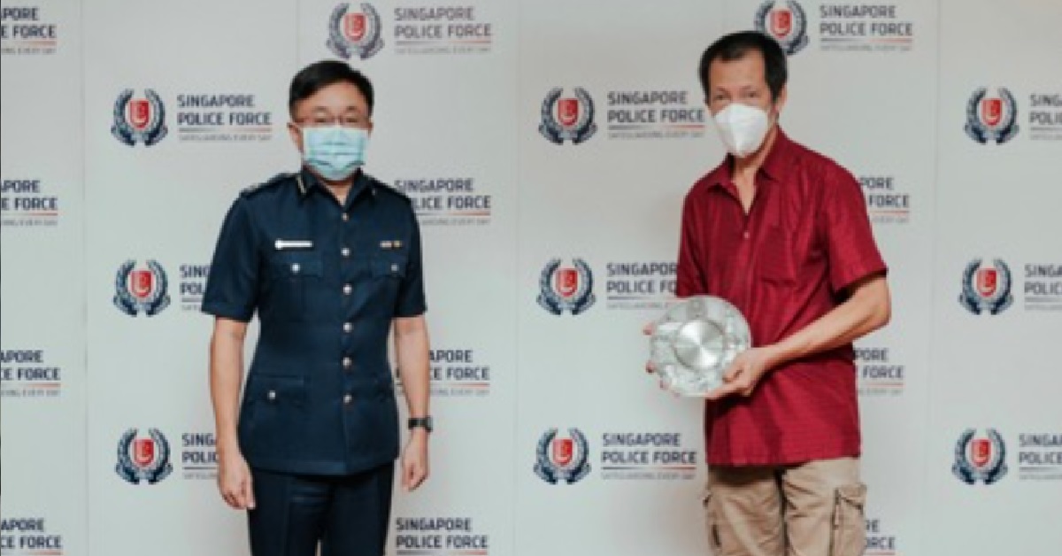 CABBY AWARDED FOR ALERTING POLICE TO KNIFE WIELDING MAN, WHO WAS LATER SHOT