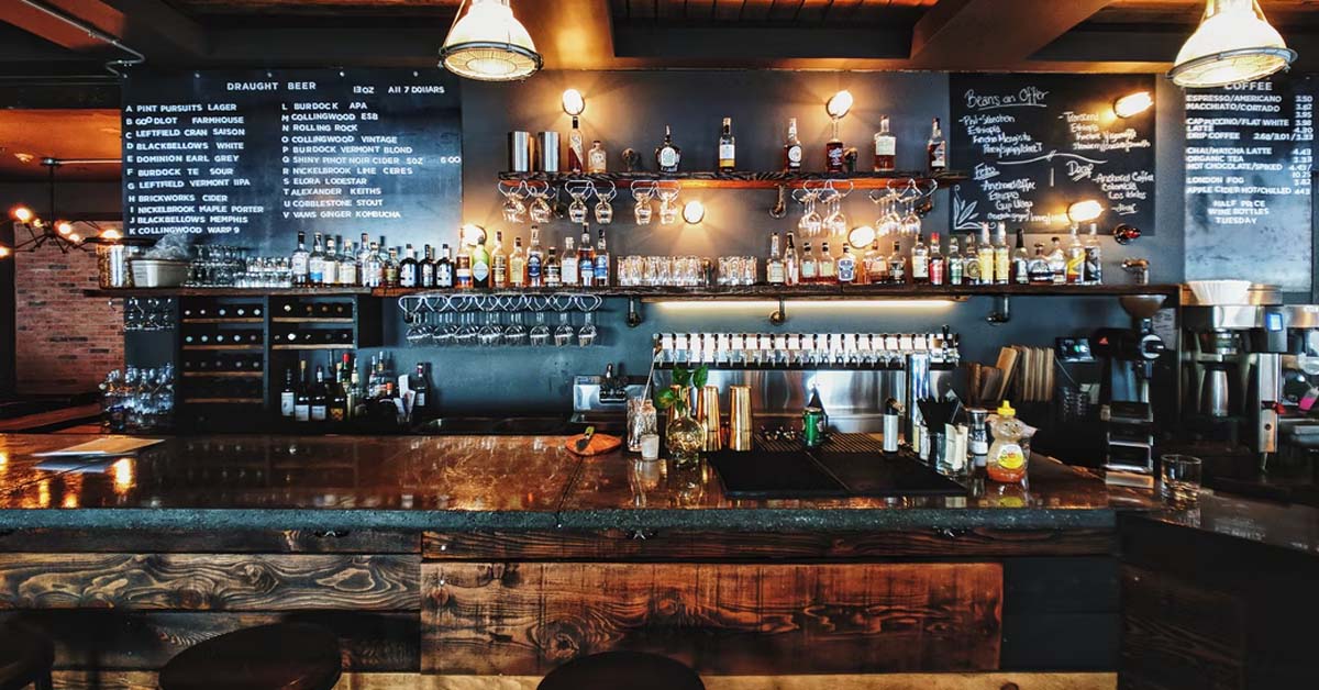 WIFE PUNCHES HUSBAND AFTER SHE WAS CAUGHT CHEATING