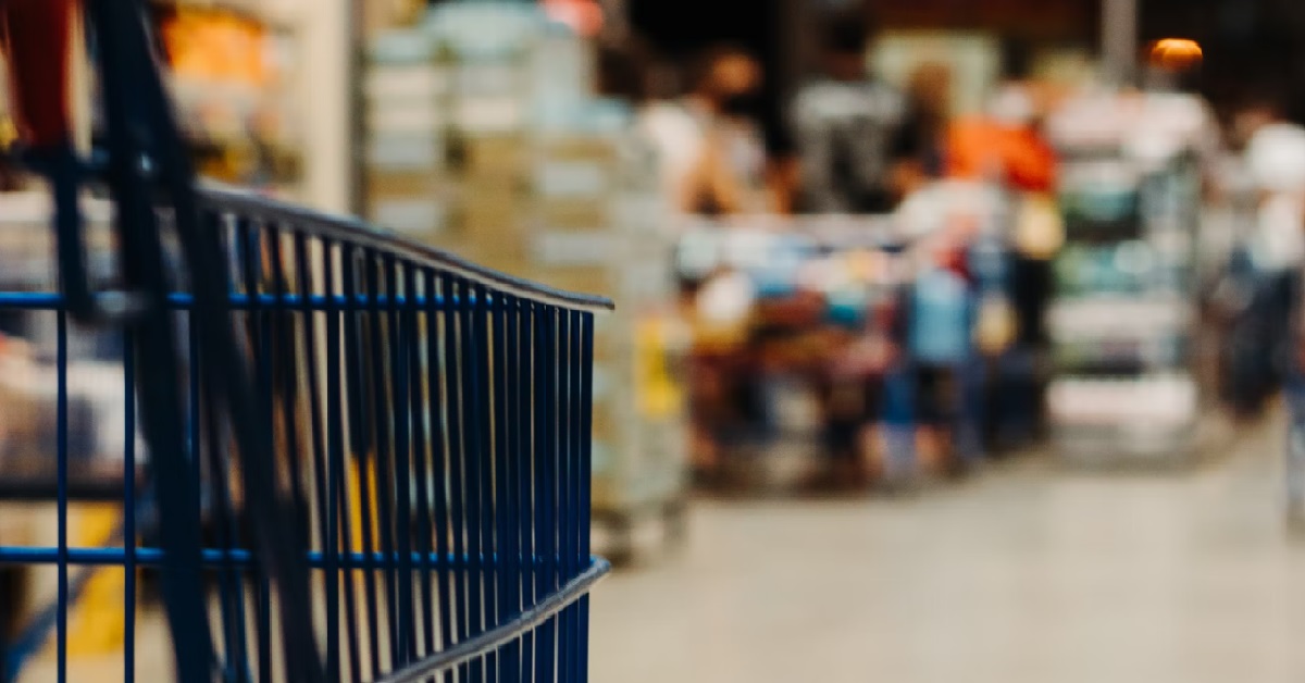 CASHIER SCOLDED BY CRAZY CUSTOMER FOR NOT SAYING THANK YOU, STUNNED