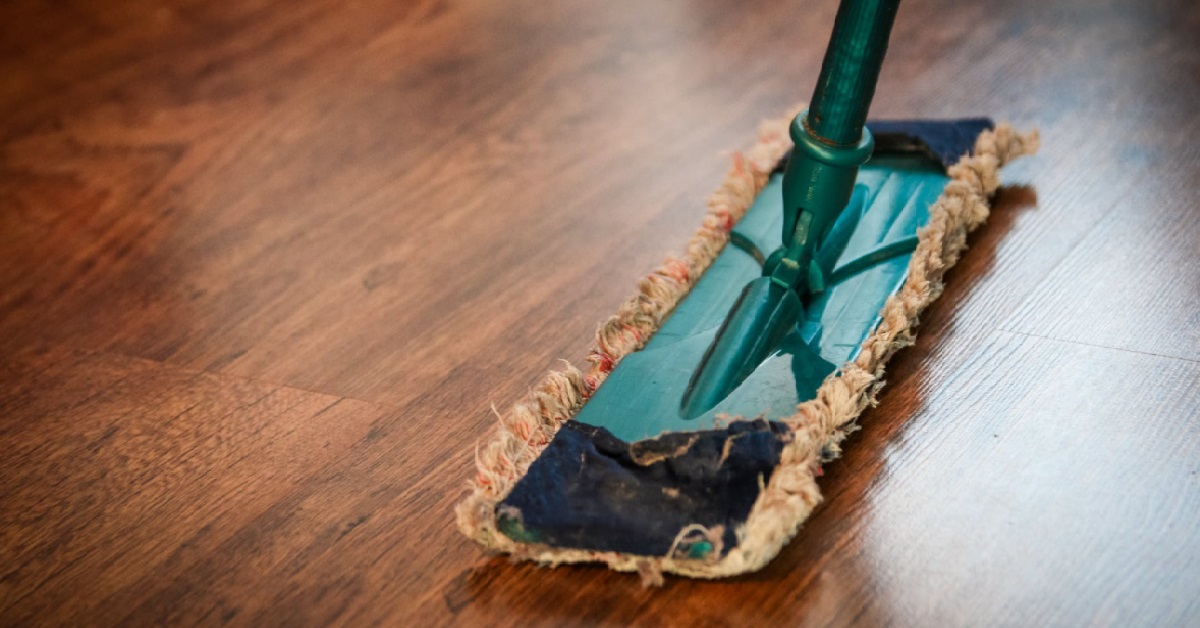 WIFE CLEANS HOUSE, HUSBAND COME BACK SPOT CHECK LIKE STANDBY AREA