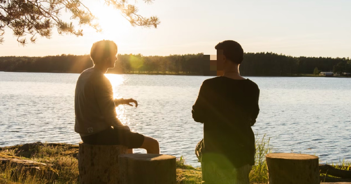 WOMAN NOT HAPPY – GUYS ALWAYS IGNORE HER TO TALK TO OTHER GUYS