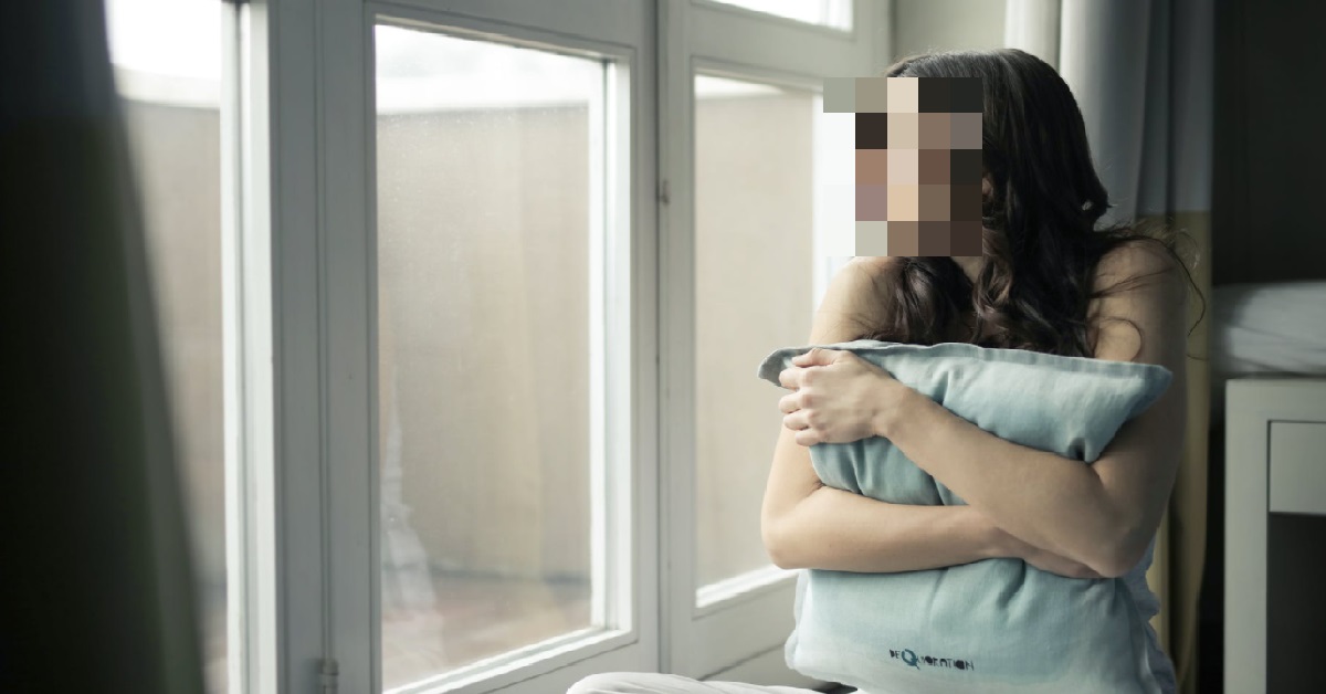 23 Y.O GIRL BEING TREATED LIKE A CHILD BY PARENTS, STILL HAS CURFEW