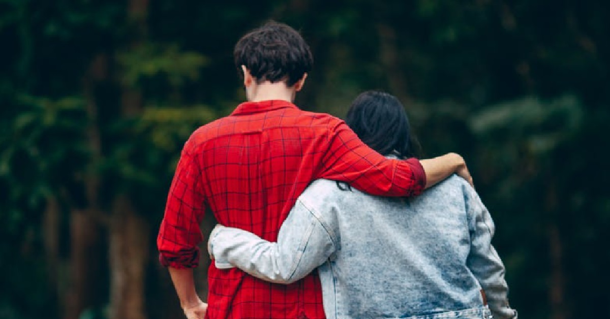 GIRL UPSET THAT SHE HAS TO “FIGHT” FOR HER BF’S TIME WITH EVERYBODY