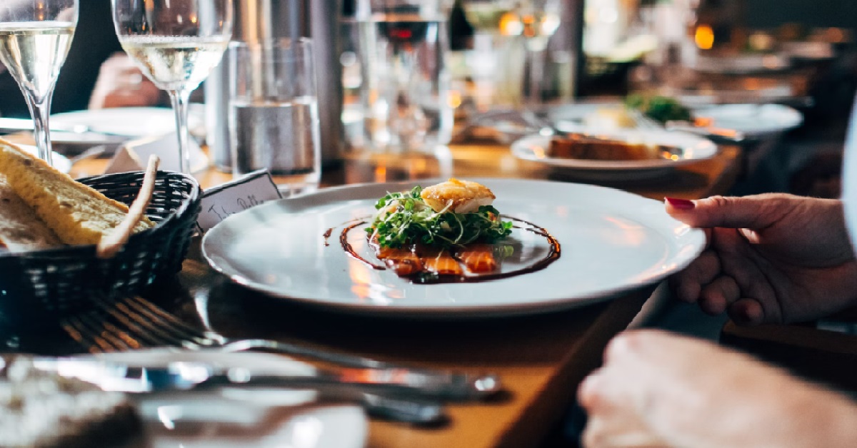 GUY BROUGHT GF GO PAKTOR AT EXPENSIVE RESTAURANT, THEN MAKES HER PAY THE BILL